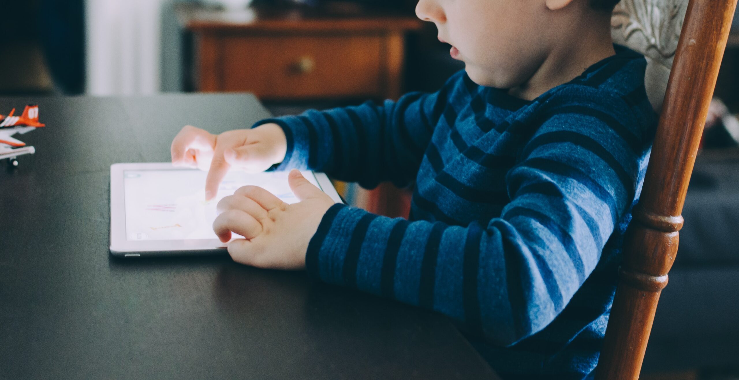 How to Manage Your Child’s Screen Time Without Resentment