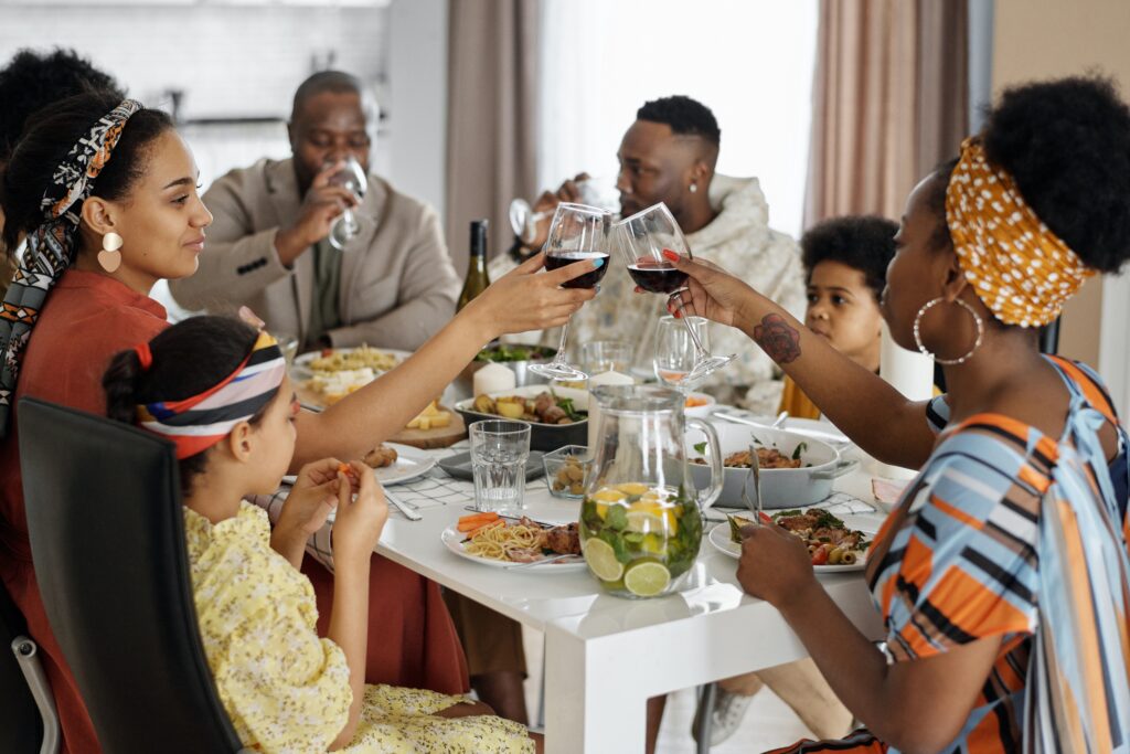 A happy family is enjoying a meal together, making it easier for picky eaters to join in eating.